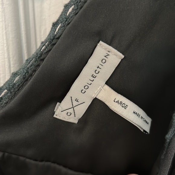 Gentle fawn crepe dress - Picture 3 of 4